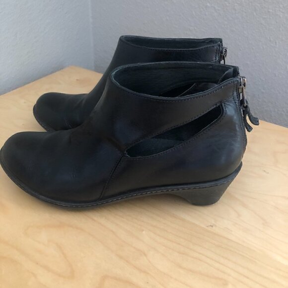 Danso Bonita Heeled Ankle Bootie - Picture 7 of 13